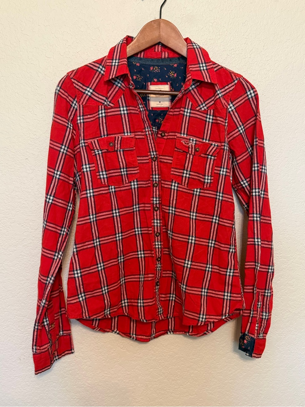 Hollister Vintage Red, Blue, White Shimmer Plaid Button-Down Shirt Size Medium